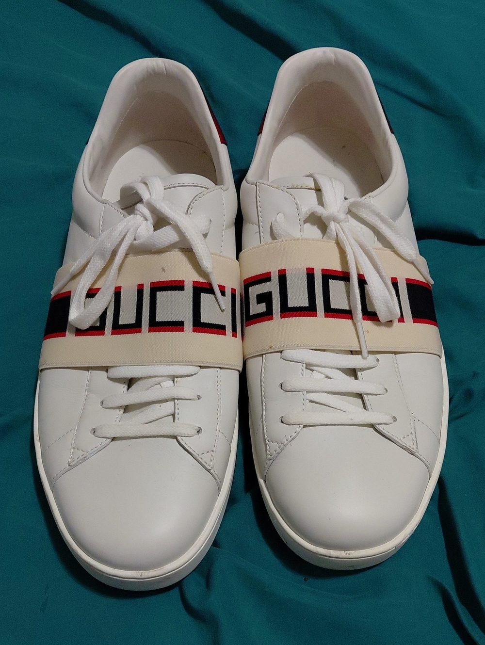 Gucci White Leather Sneakers with Logo Stripe Strap